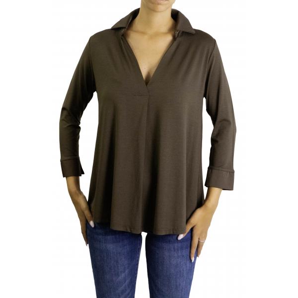 Maglia con dettagli in raso e colletto con scollo a V
